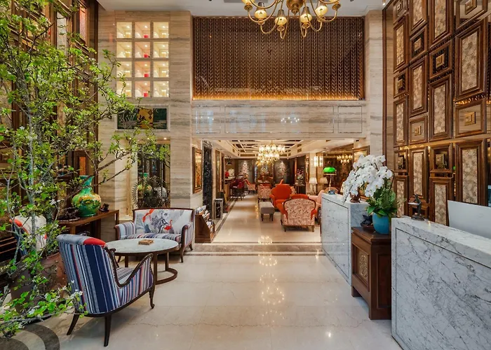 Peridot Gallery Classic Hotel